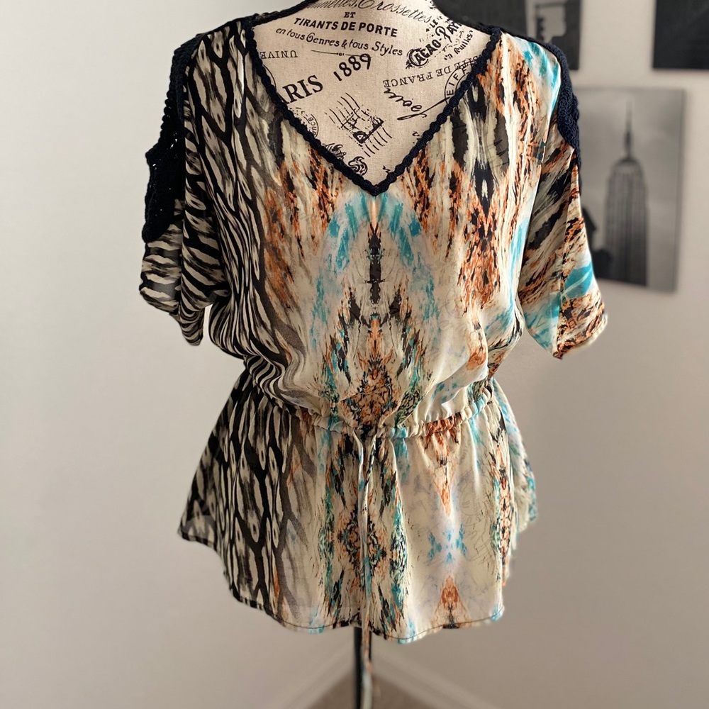 Guess Peekaboo sleeve Blouse